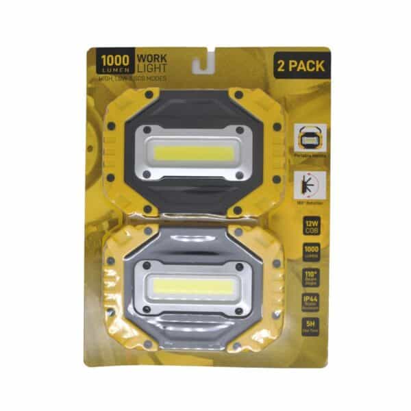 Pacote com duas luzes de trabalho LED retangulares de 1000 lúmens em invólucros amarelos/cinza, etiquetadas como "2 Pack" em um fundo amarelo.