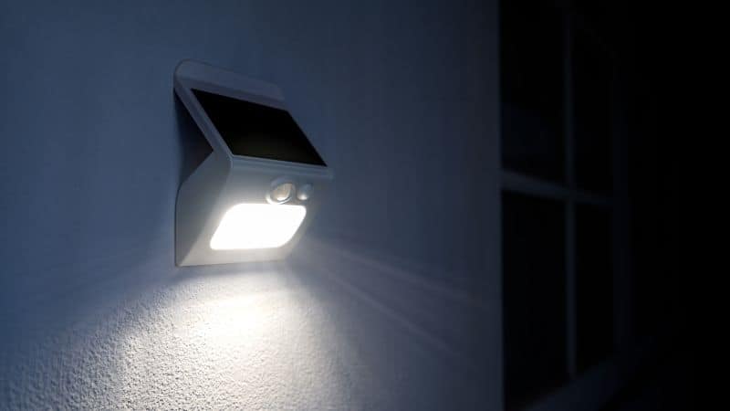 luz con sensor solar